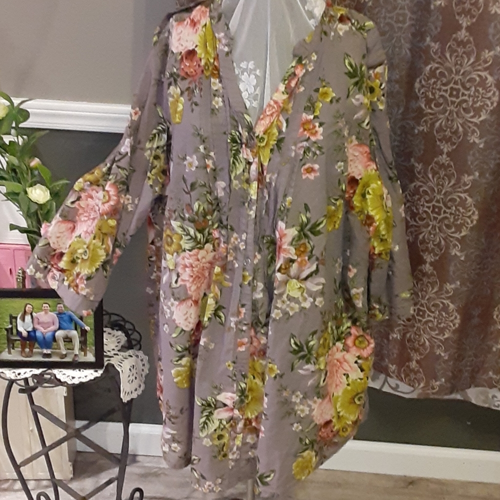 22w renaissance floral lightweight blouse